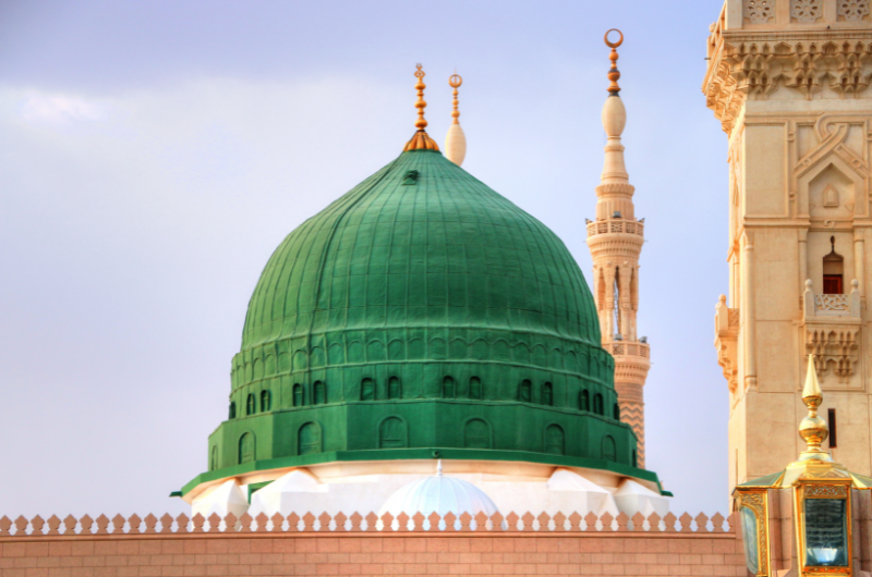 What are 14 day Umrah packages from the UK with Ahad Travel