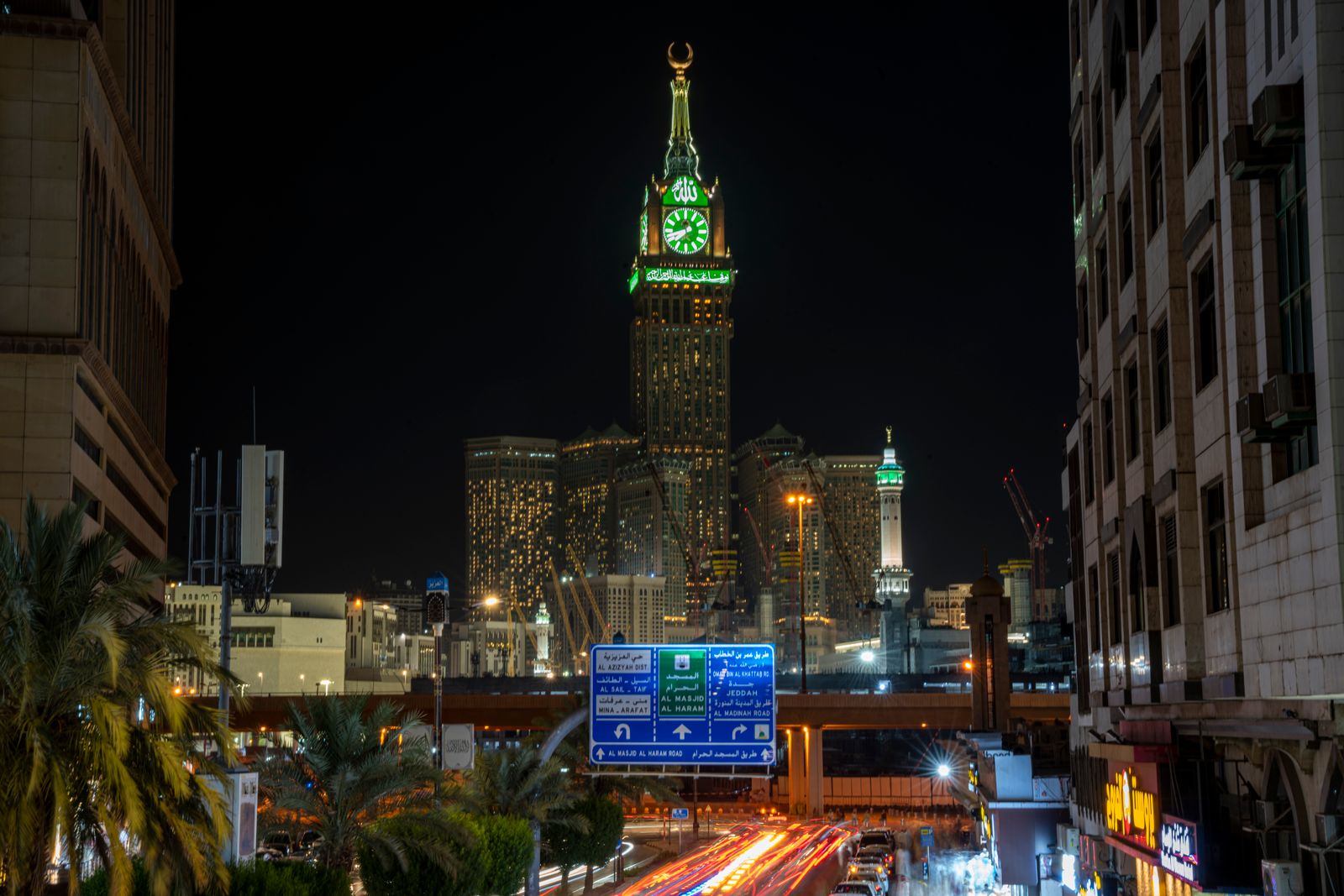Four-star hotel tower in central Makkah