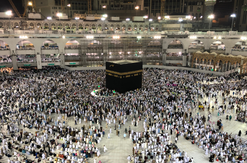 Economy Umrah packages from the UK — 3-star and 4-star hotels near Masjid al-Haram